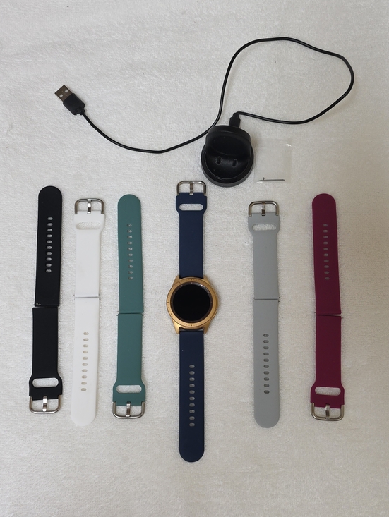 Samsung Other - SamsungSmartwatch with Navy Band and Six Interchangeable Silicone Straps/Charger